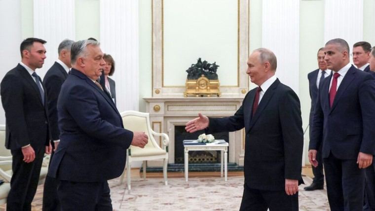 Intérprete de Orbán genera controversia por traducción errónea de Putin