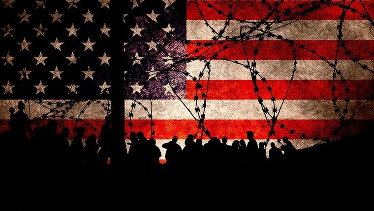 Trump revoca estatus legal a 500,000 migrantes y ordena auto-deportación o arresto