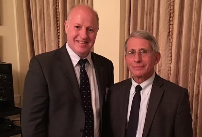 Trump investiga posible influencia de Fauci en estudio sobre origen del COVID-19