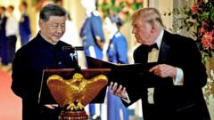 Trump y Xi se reúnen en cena estatal sin avances significativos en temas clave