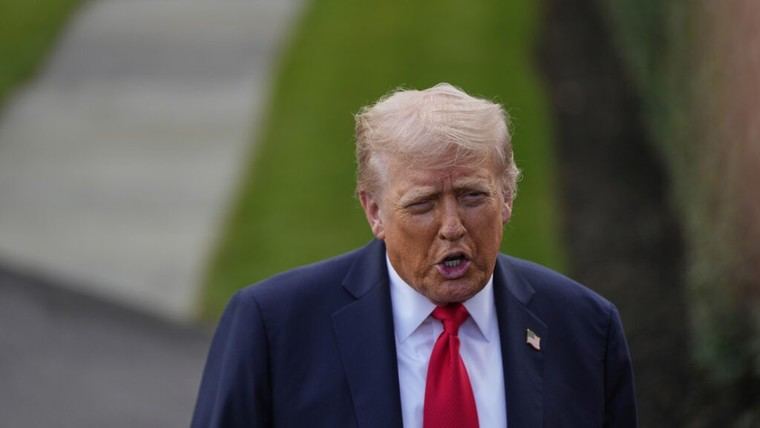 Trump critica la caída en la construcción naval de EE.UU