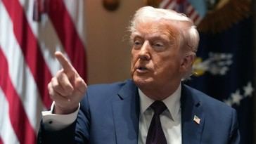 Trump impone un arancel del 25% a vehículos importados