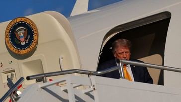 Trump sorprende con un nuevo color de cabello en su última aparición