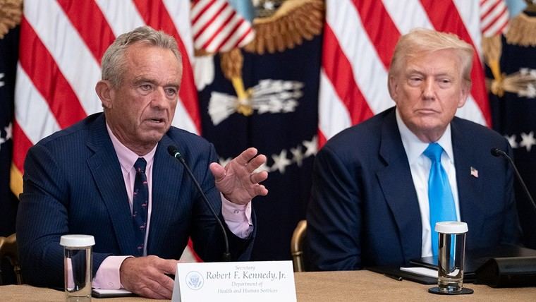 Trump Exige a la Industria Farmacéutica Justificar el Éxito de las Vacunas COVID