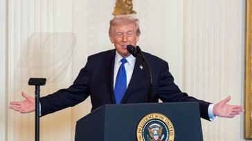 Trump anuncia que fabricantes de armas de EE.UU. aumentarán producción cuatro veces