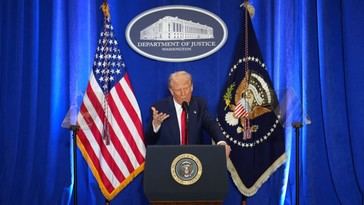 Trump critica a los medios estadounidenses por ser 