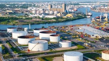 Trump enfrenta a petroleras de EE.UU. por ganancias récord en medio de la crisis con Irán