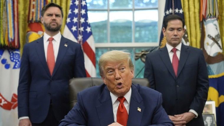 Trump afirma que tiene el control total sobre Canadá en negociaciones comerciales
