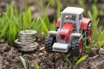 Trump destina ingresos por aranceles a ayudar a agricultores afectados por tensiones comerciales