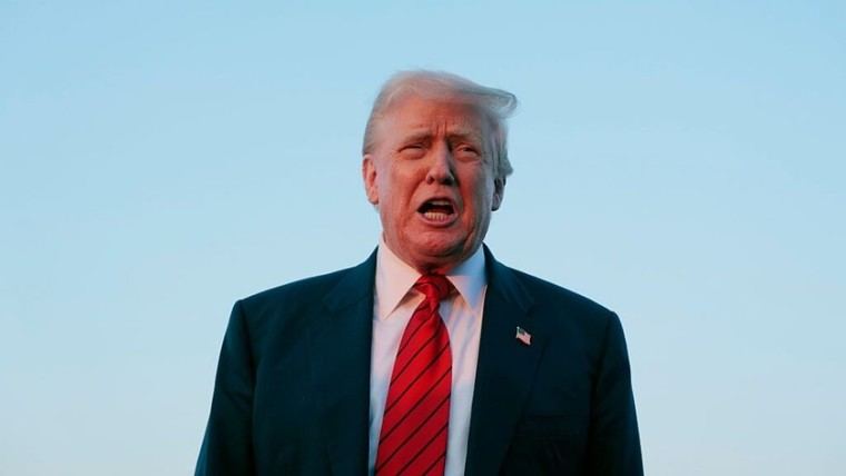 Trump anuncia arancel del 100% a chips y semiconductores importados
