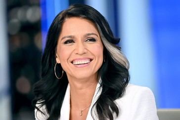 Tulsi Gabbard se ríe al contar cómo revocó la autorización de seguridad de Hillary Clinton
