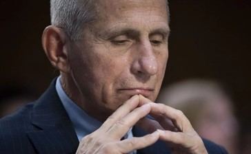 Fiscales de EE. UU. buscan cargos de asesinato contra Fauci y otros funcionarios COVID