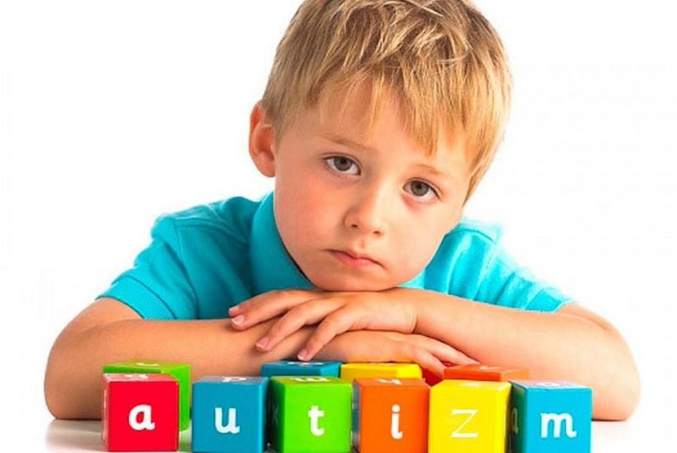 Datos del gobierno británico indican un preocupante vínculo entre las vacunas de ARNm y el aumento de casos de autismo