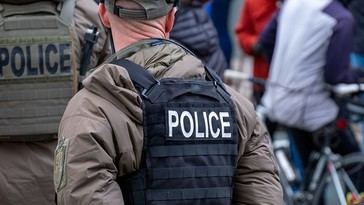 Policía del Reino Unido evalúa uso de IA para predecir delitos, generando preocupaciones sobre vigilancia masiva