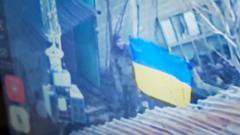 Ucrania levanta bandera en Pokrovsk para reafirmar su resistencia ante Rusia