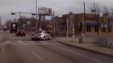 Ciclista sobrevive tras ser atropellado y arrastrado por un auto en Austin