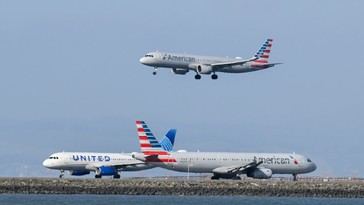 Avión de American Airlines regresa a Heathrow tras ser golpeado por un rayo