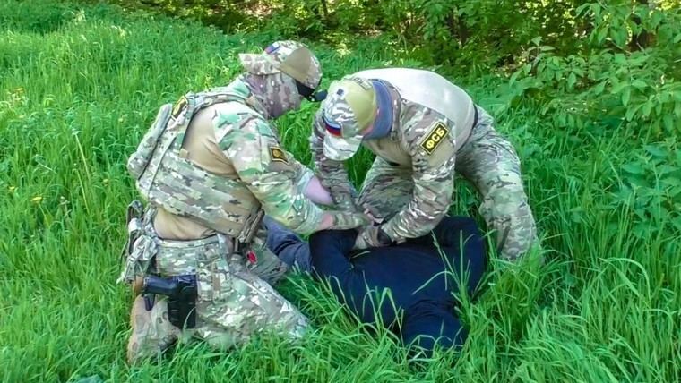 Detienen a un hombre por intentar colocar una bomba en el coche de un funcionario ruso