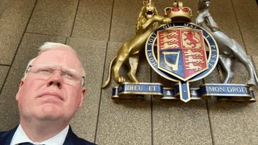 Diputado australiano acusado de violación tras invitar a un hombre a su casa