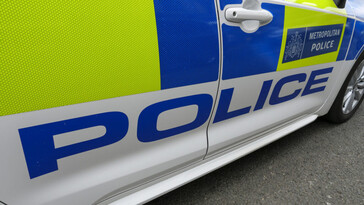 Adolescente de 16 años encontrada gravemente herida en carretera británica