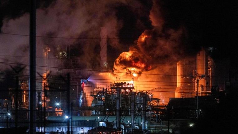 Explosión masiva en refinería Chevron de El Segundo, California