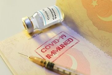 Cirujano de Utah enfrenta hasta 35 años de prisión por sabotear vacunas COVID-19