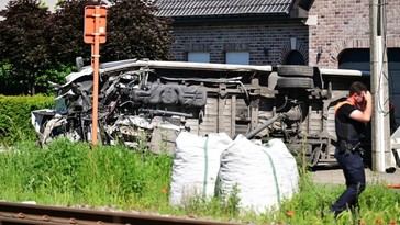 Tragedia en Bélgica: choque entre tren y autobús escolar deja varios muertos