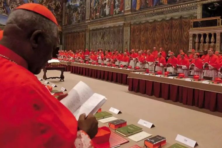 Cónclave del Vaticano: el cardenal Mamberti anunciará al nuevo Papa