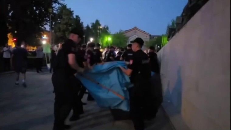 La Policía de Moldavia desmantela campamento de opositores en Chisinau