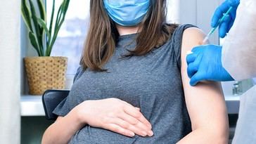 HHS elimina mandatos de vacunación COVID-19 para niños y embarazadas