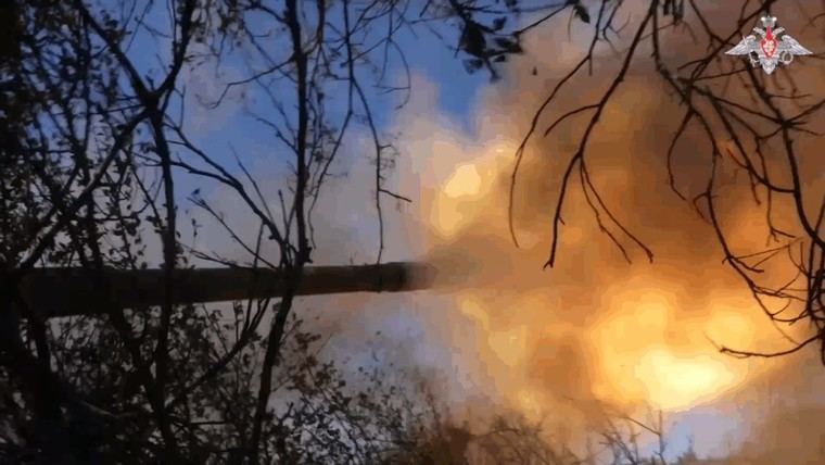 Artillería rusa destruye fortificación ucraniana en Krasnoarméisk