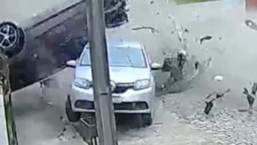 Conductor provoca choque entre tres vehículos en Brasil y deja a un hombre herido