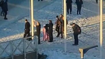 Hombre detenido tras intentar izar bandera de EE.UU. en Groenlandia