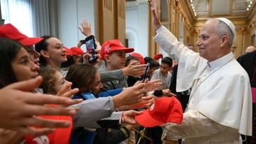 El Papa León XIV se une al meme viral '6-7' en el Vaticano