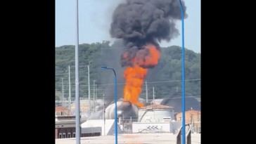 Incendio devastador en refinería de Oklahoma