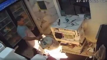 Arrestan a un pirómano que intentó incendiar un restaurante con un tanque de propano en llamas