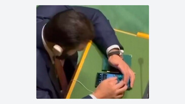 Presidente se distrae en la ONU viendo Instagram durante discurso de Erdogan
