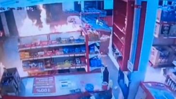 Encapuchados prenden fuego a tienda en medio de narcoviolencia en México