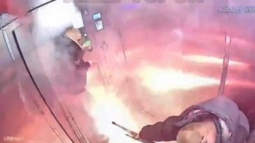 Hombres lanzan fuegos artificiales en un ascensor y enfrentan las consecuencias