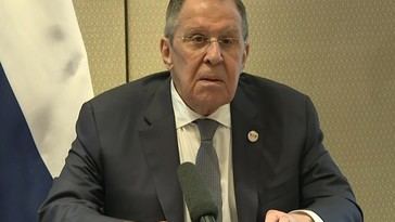 Lavrov reprende a periodista por interrupciones y luego bromea en rueda de prensa