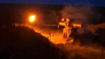 Militares rusos atacan vehículos enemigos con misiles Fagot