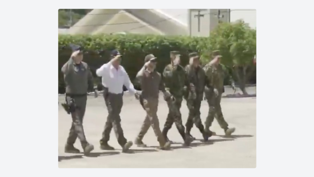 Ministro colombiano de Defensa marcha armado imitando a De la Espriella