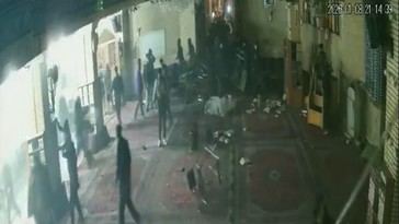Manifestantes destruyen mezquita en Irán durante protestas