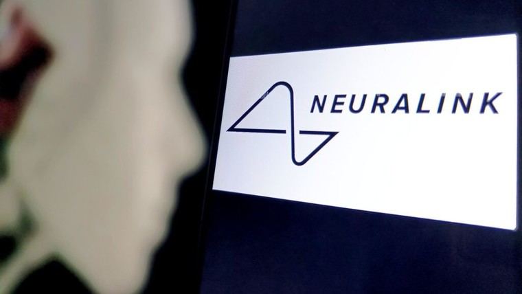 Neuralink presenta un robot Tesla controlado por la mente