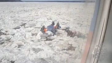 Siete personas rescatadas del hielo en un río ruso