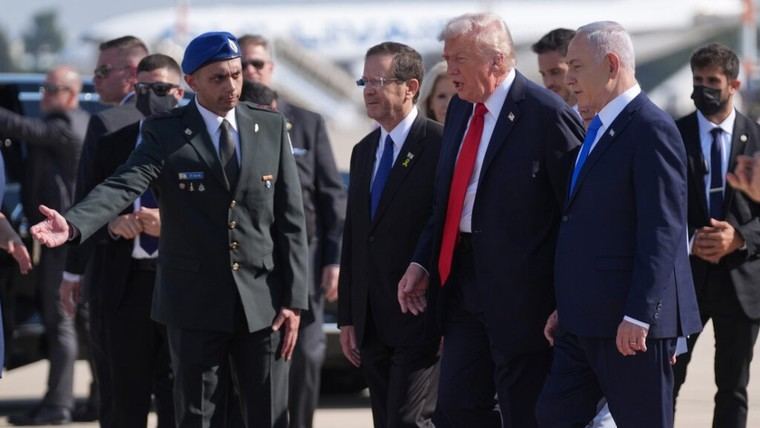 Trump aterriza en Israel para negociar acuerdo con Hamás