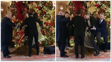 Activistas protestan contra la riqueza en el Ritz de Londres con estiércol navideño