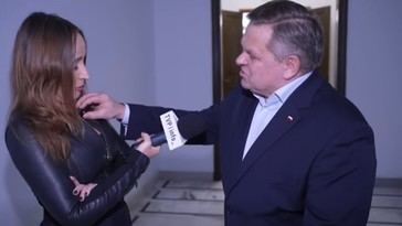 Senador polaco agredió verbalmente a periodista y trató de silenciarla en pleno Parlamento