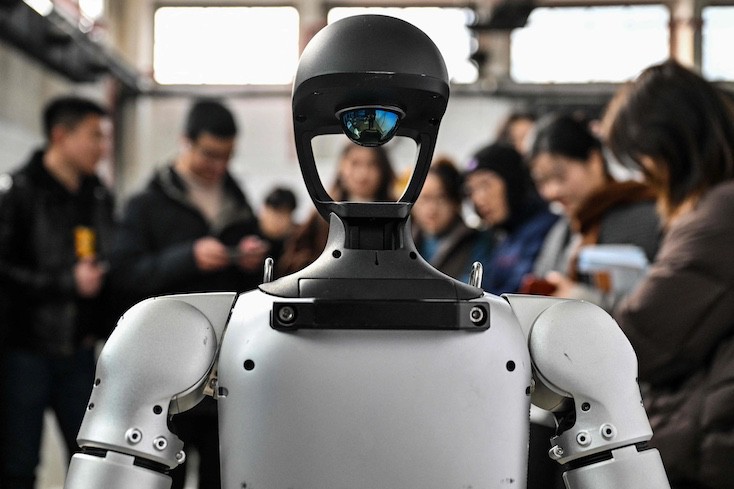 Robot de WEF desata caos en laboratorio chino