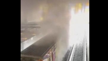 Humo en vagón de metro provoca desalojo en Taxqueña, CDMX